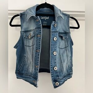 Girls Sleevless Jean Jacket